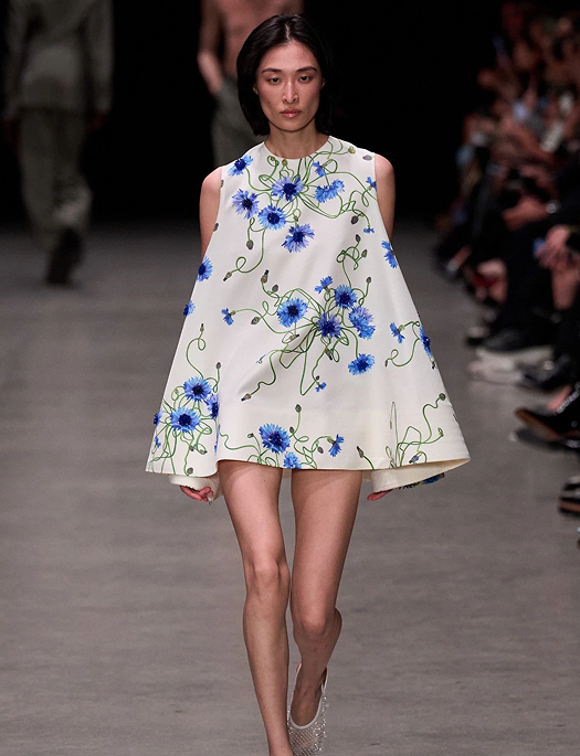 Коротка сукня у стилі 1960-х