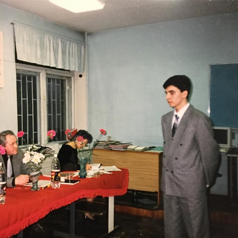 Руслан Сеничкин 20 лет назад на защите диплома в колледже