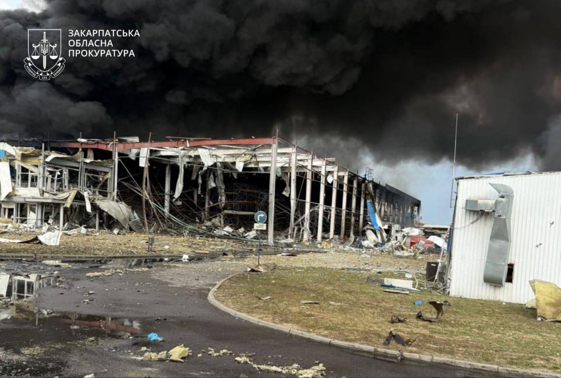 Удар по заводу в Мукачеві - фото