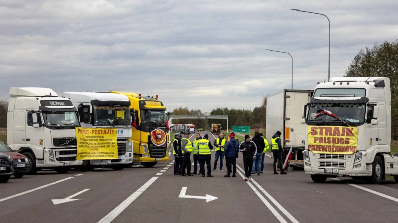 Словацкие перевозчики заблокировали границу с Украиной
