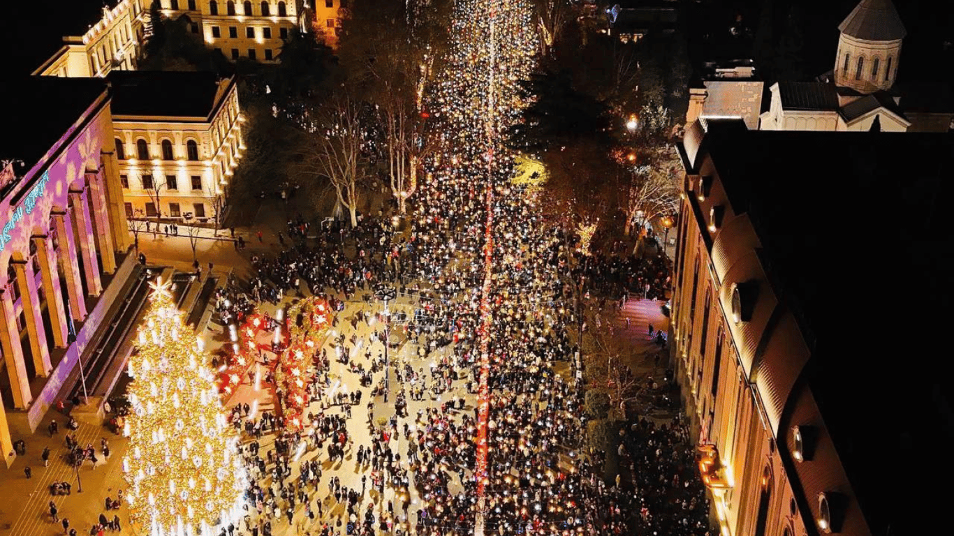 Протесты в Тбилиси — тысячи человек собрались на митинг в новогоднюю ночь