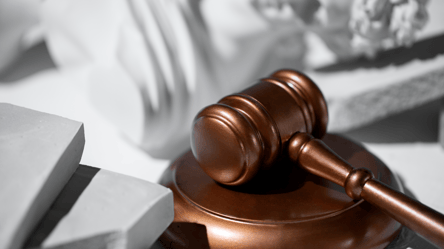 У Луцьку чоловік із ножем напав на військового ТЦК — вирок суду - 285x160