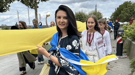 В Германии прошел митинг ко Дню украинского флага — фото - 285x160