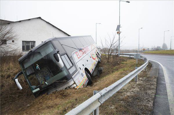 В Угорщині автобус з українцями злетів в кювет — є постраждалі