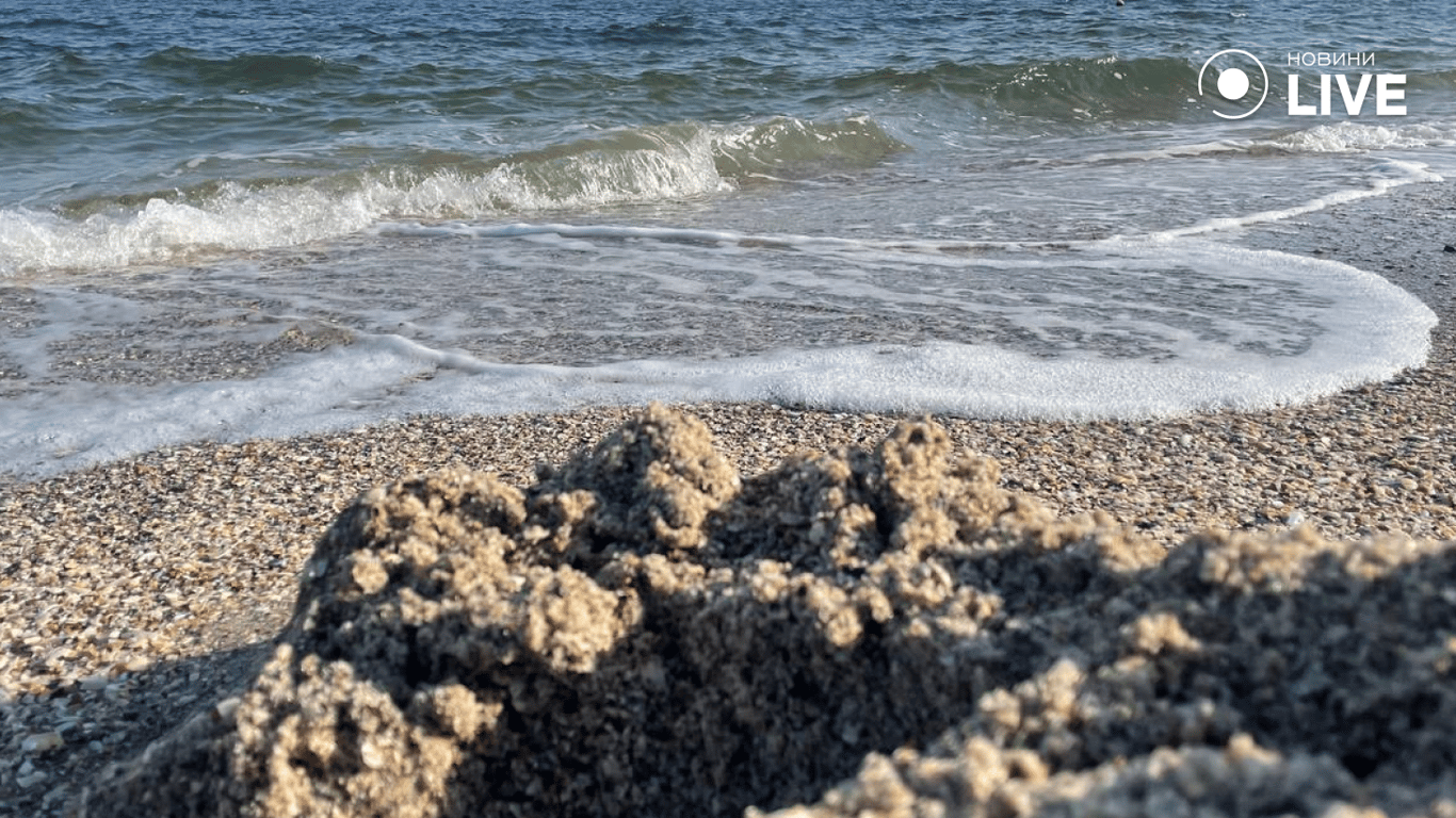 Хтось відпочиває, а хтось уже готується до відкриття сезону — на пляжах Одеси сьогодні людно - фото 7