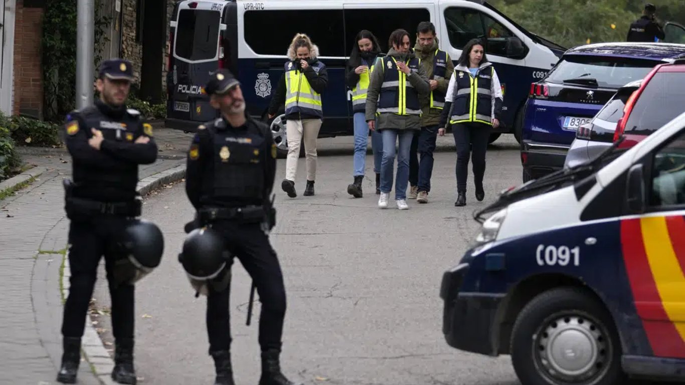 Письма во взрывчатке в Испании: полиция сообщила о результатах обысков у подозреваемого