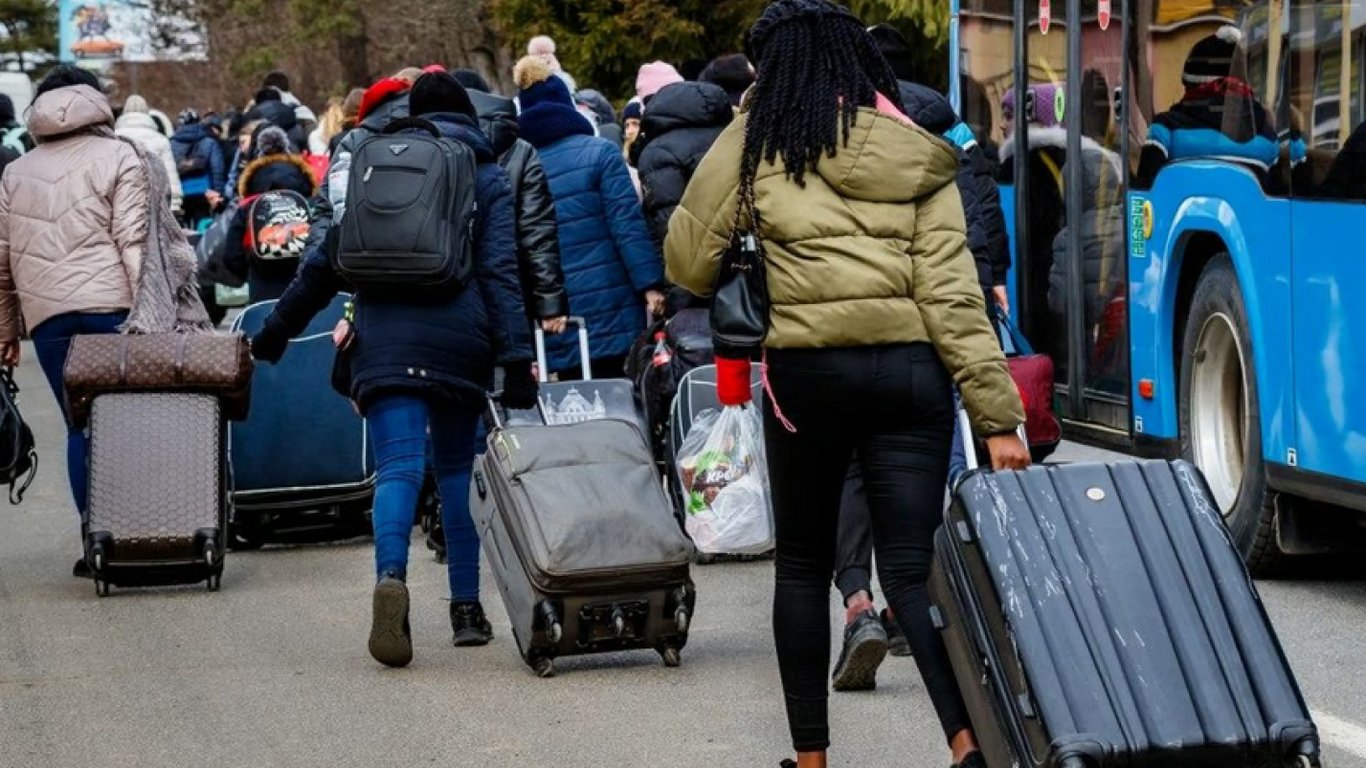 Беженцы массово покидают одну из стран ЕС