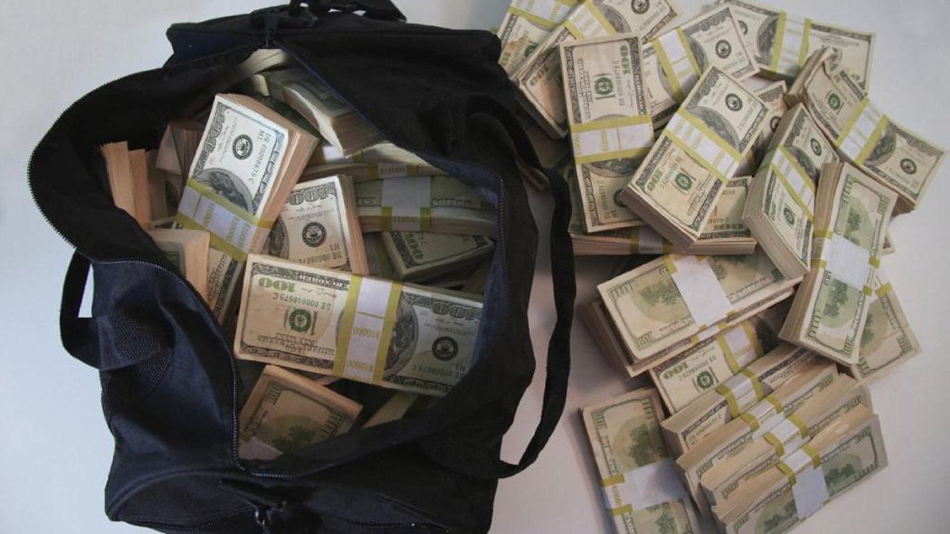 В Киеве на Крещатике воры украли сумку с деньгами: что известно
