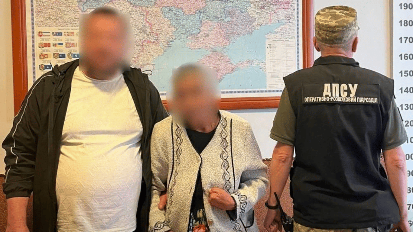 На кордоні викрили чоловіка, який їхав у подорож з двома дружинами