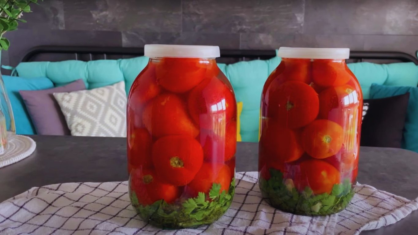 Корисні бочкові помідори вдома — відео рецепт