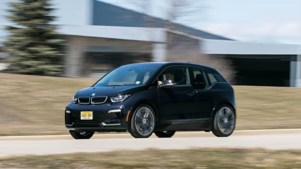 Четыре автомобиля, где невозможно поменять масло самостоятельно - фото 3