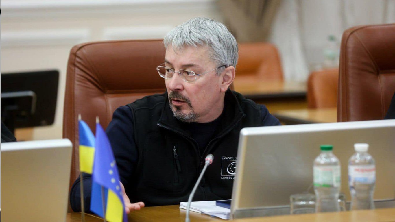 ​​​​​​​Україна має закрити в'їзд на свою територію росіянам з паспортами третіх країн, — Ткаченко