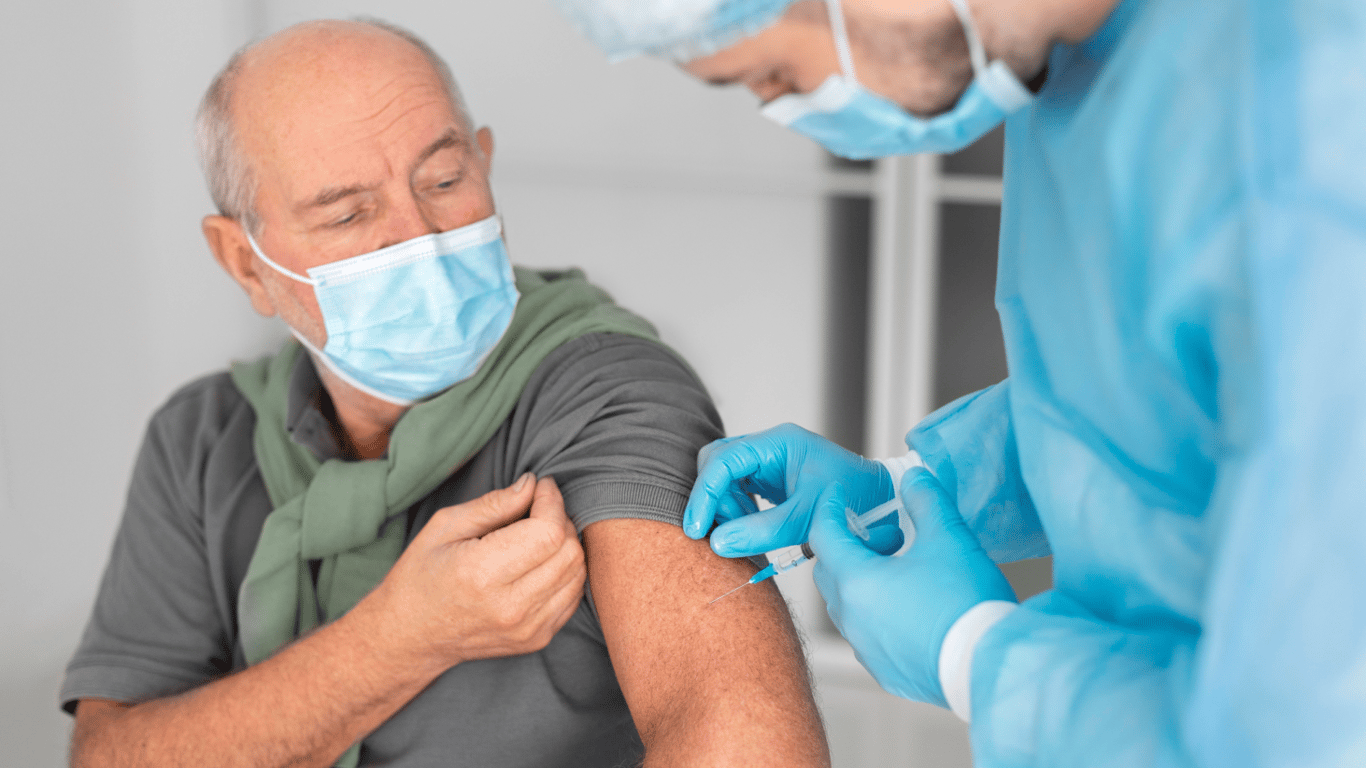 Німець 217 разів вакцинувався від коронавірусу — до чого це призвело