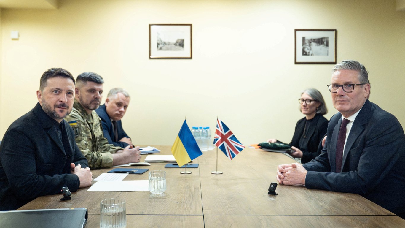 Зеленский просит партнеров усилить ПВО и производство ракет