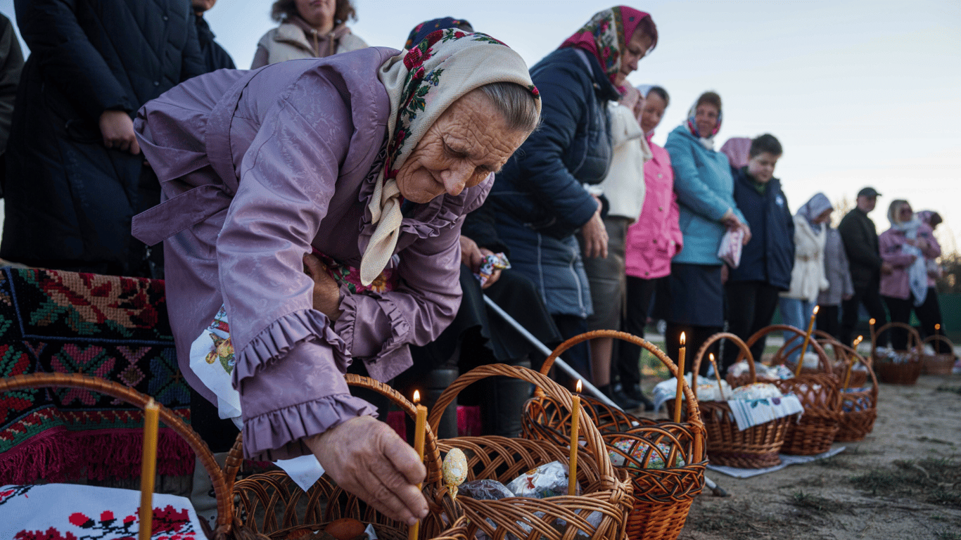 Коли і де святити великодній кошик у Києві: розклад богослужінь 2026 року