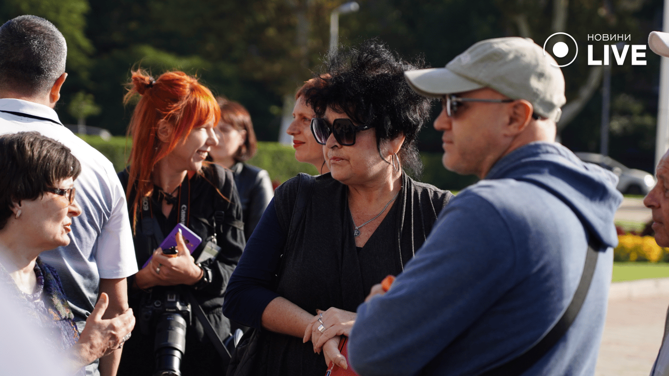Одеситка Світлана у натовпі людей. Фото: Новини.LIVE