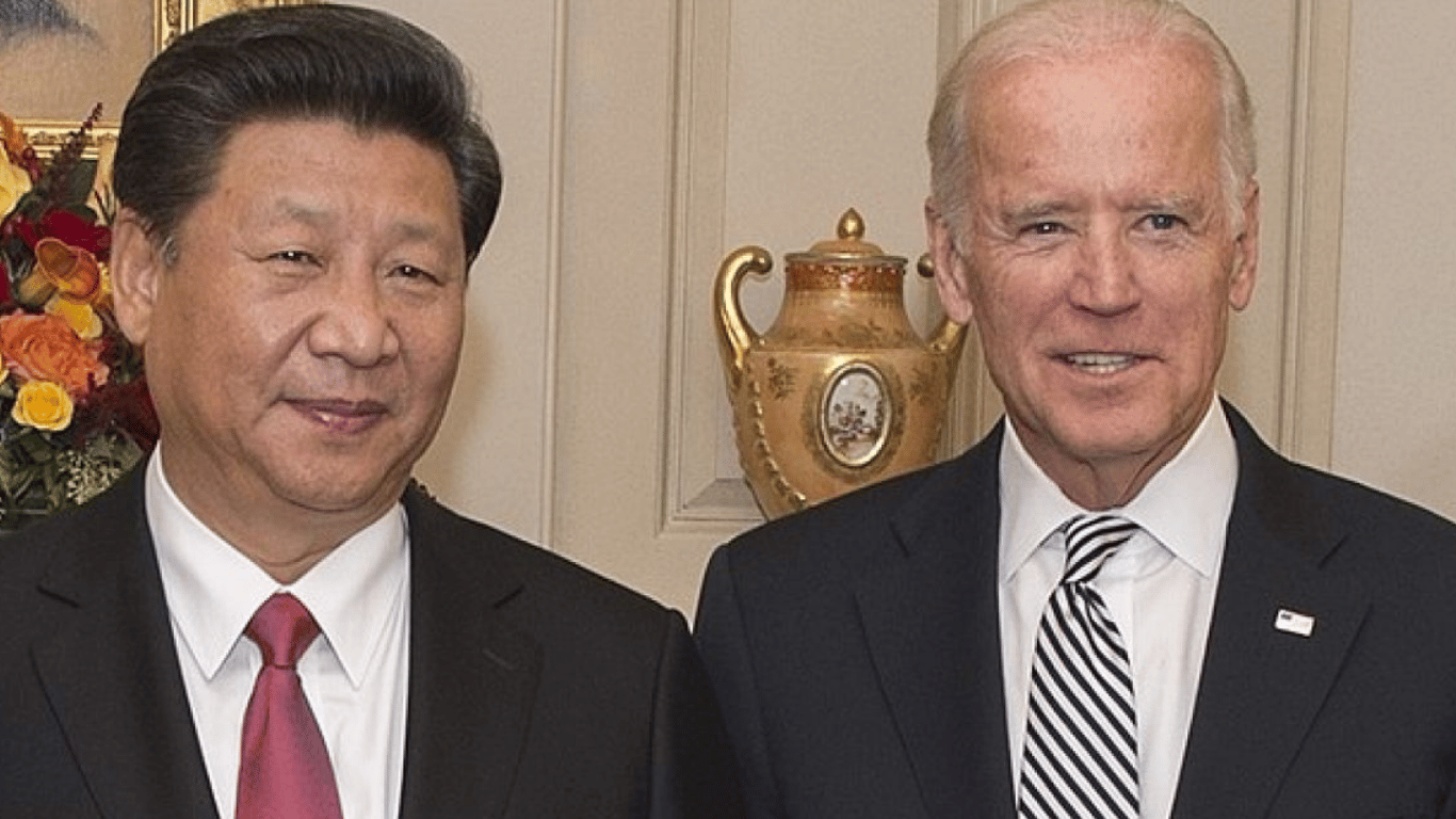 Байден призвал лидера Китая быть осторожным с Путиным