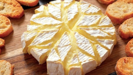Шикарна закуска на Різдво та Новий рік — запечений камамбер - 285x160