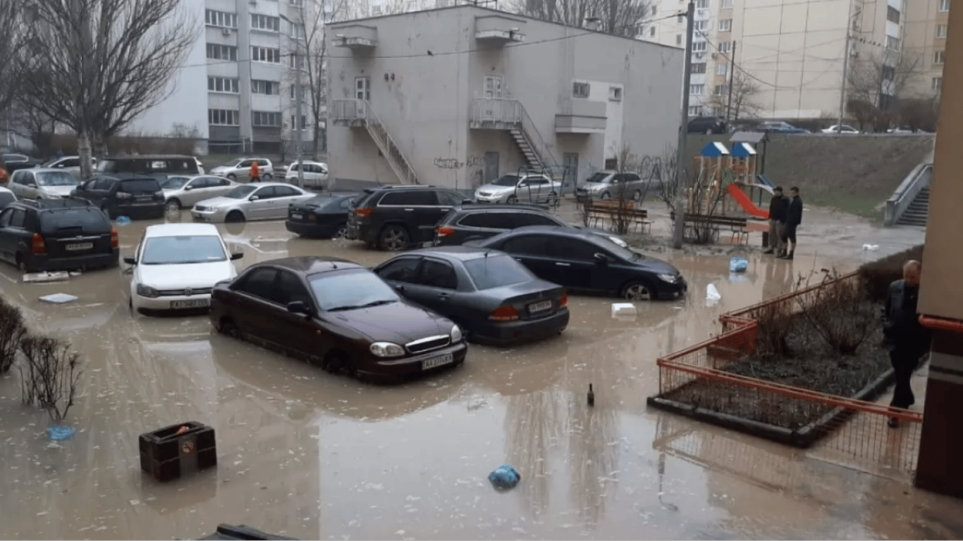 В Киеве локализовали масштабный прорыв теплосети — сколько домов без отопления