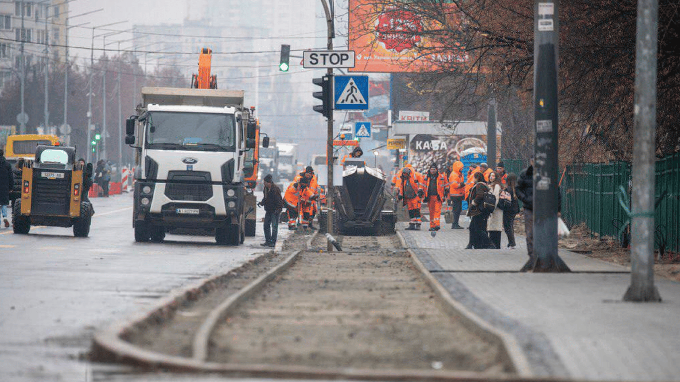 У Києві на вулиці Софіївській зупинили рух транспорту — що відомо
