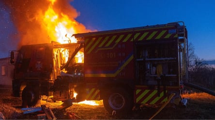 У Сумах росіяни прицільно атакували рятувальників і знищили авто - 290x160