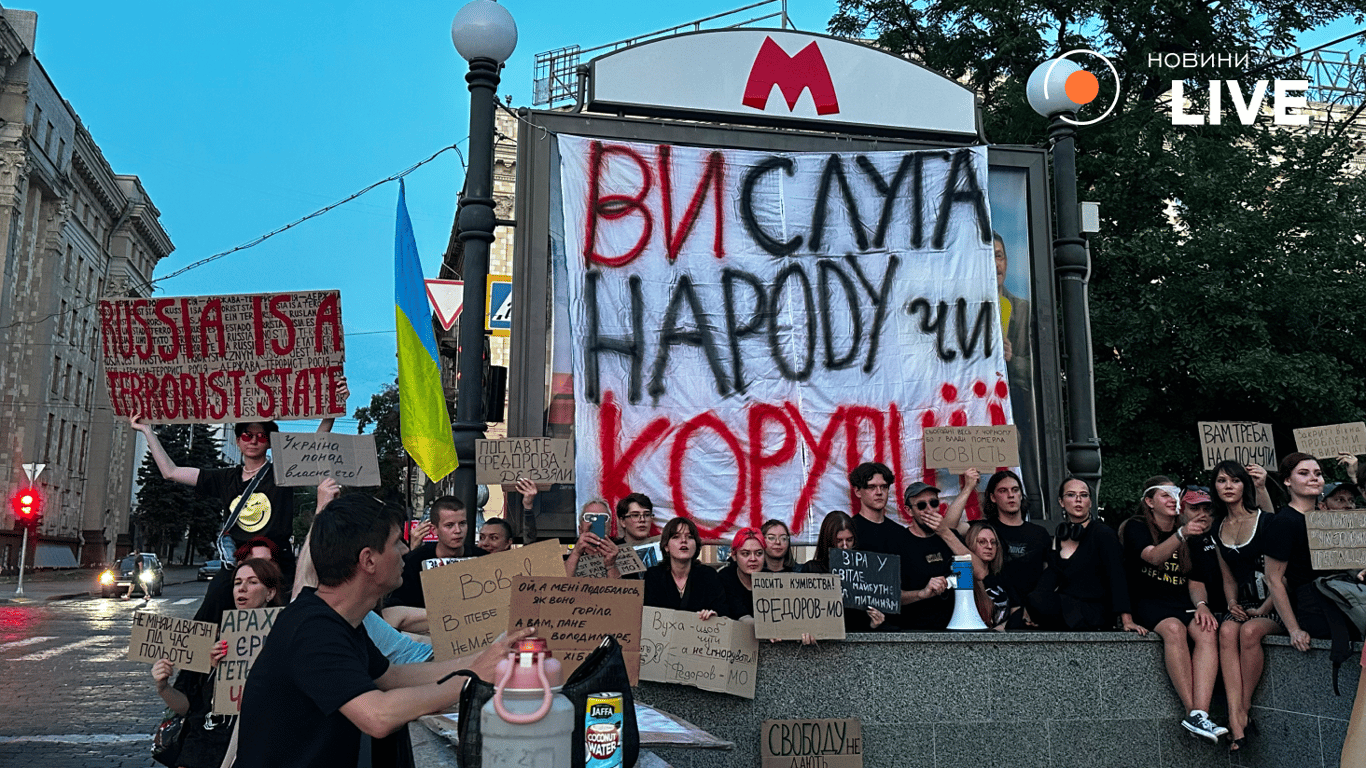 Требуют диалога с властью и жгут дымовые шашки: 23-й день протестов против отставки Федорова - фото 4
