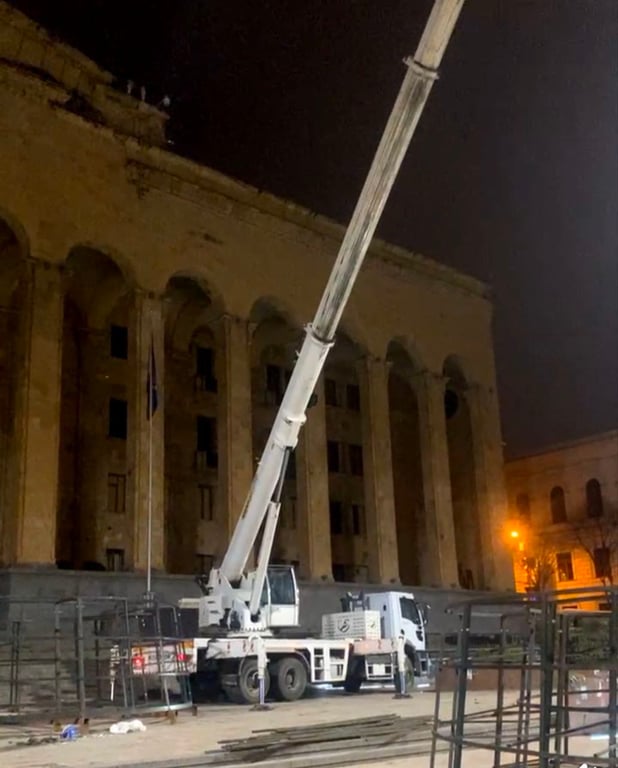 У Грузії встановлюють ялинку