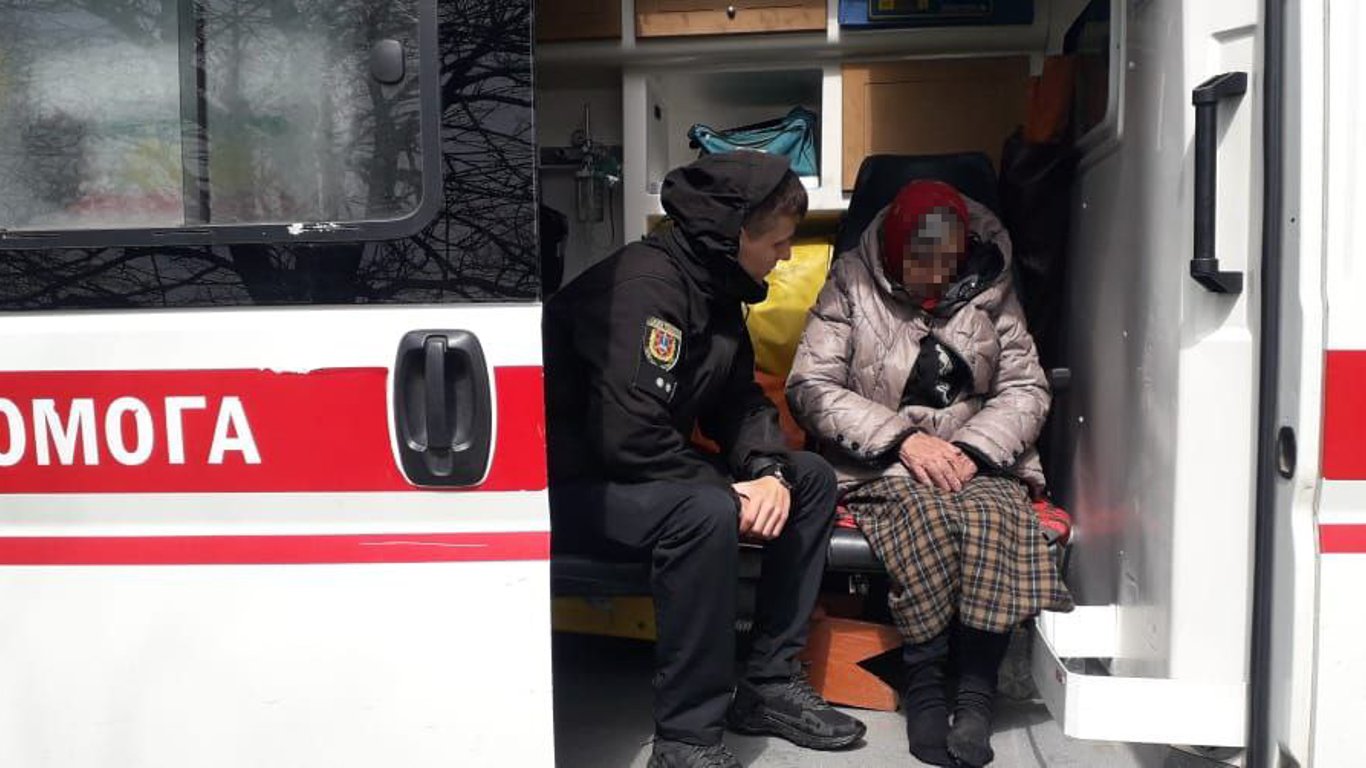 В Одесской области обнаружили пожилую женщину, которая несколько суток лежала в лесополосе