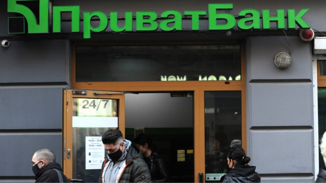 Депозити у ПриватБанку - скільки вкладів зробили українці за низьким курсом долара