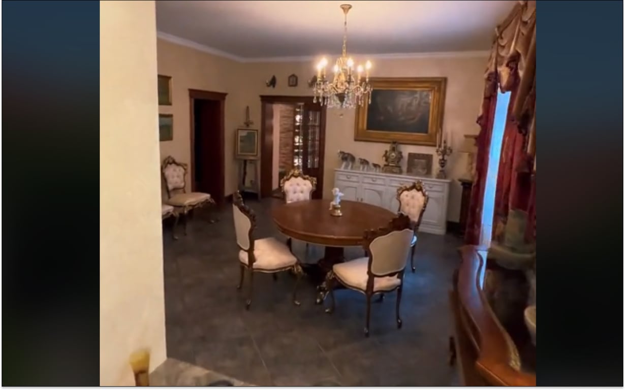 В Одесі продають будинок з власним футбольним полем — фото - фото 5