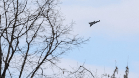 У Харкові російський дрон впав біля навчального закладу - 290x160