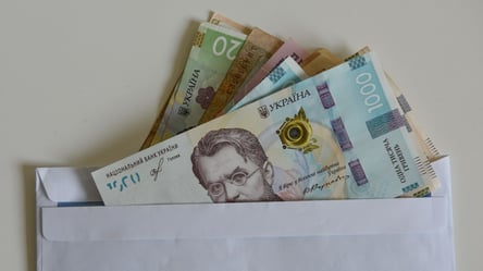 Деякі вчителі поскаржилися на доплату 2 000 грн — що сталося - 285x160