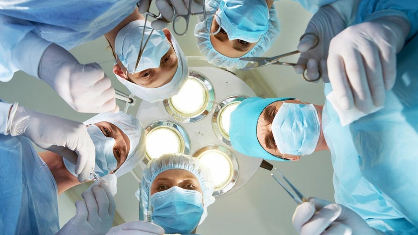 Уникальная трансплантация: в США врач-хирург пробежал марафон, чтобы достать орган, застрявший в пробке