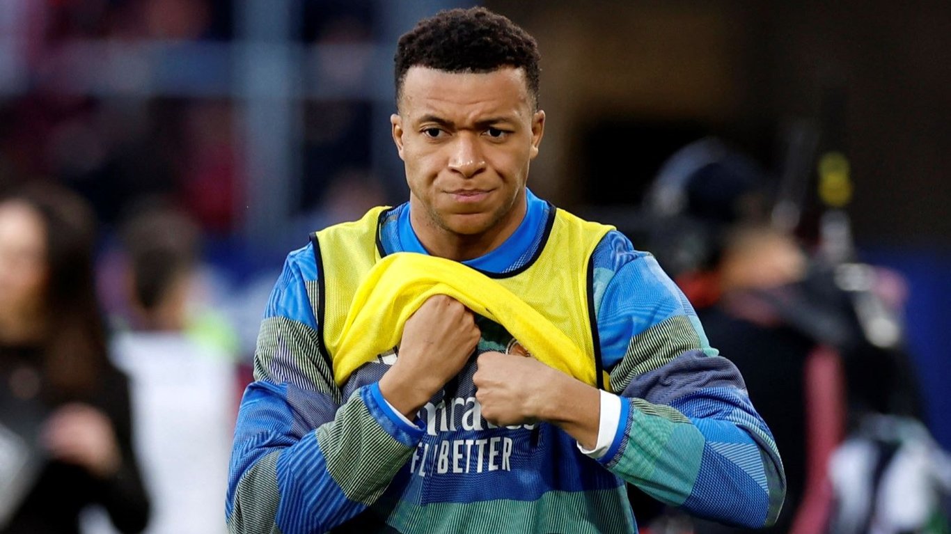 Килиан Мбаппе во время тренировки Реала