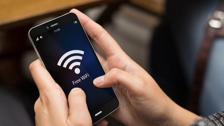 Експерти пояснили, чи варто вночі вимикати Wi-Fi на смартфоні - 285x160