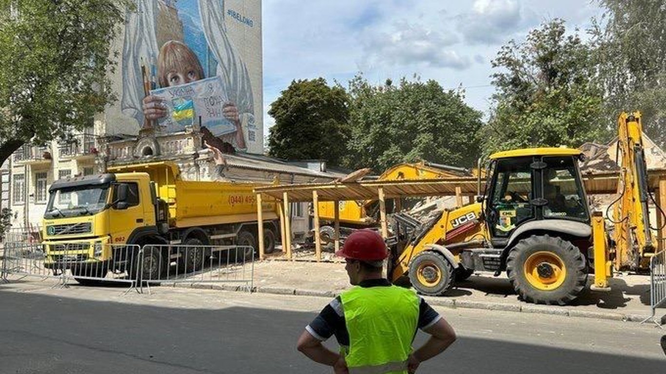Скандал со сносом 200-летнего здания в Киеве: стало известно, кто дал на это разрешение