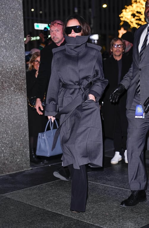 Вікторія Бекхем задає тренди у верхньому одязі