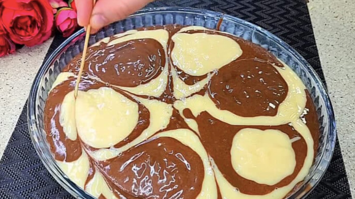 pie with white and chocolate dough