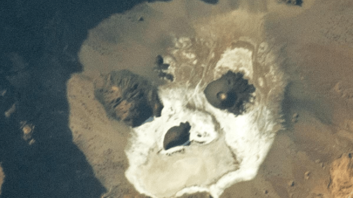 В NASA показали жуткую фотографию вулканической ямы — что она означает