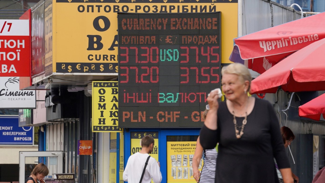 Курс валют на 1 червня — скільки коштує долар перед вихідними