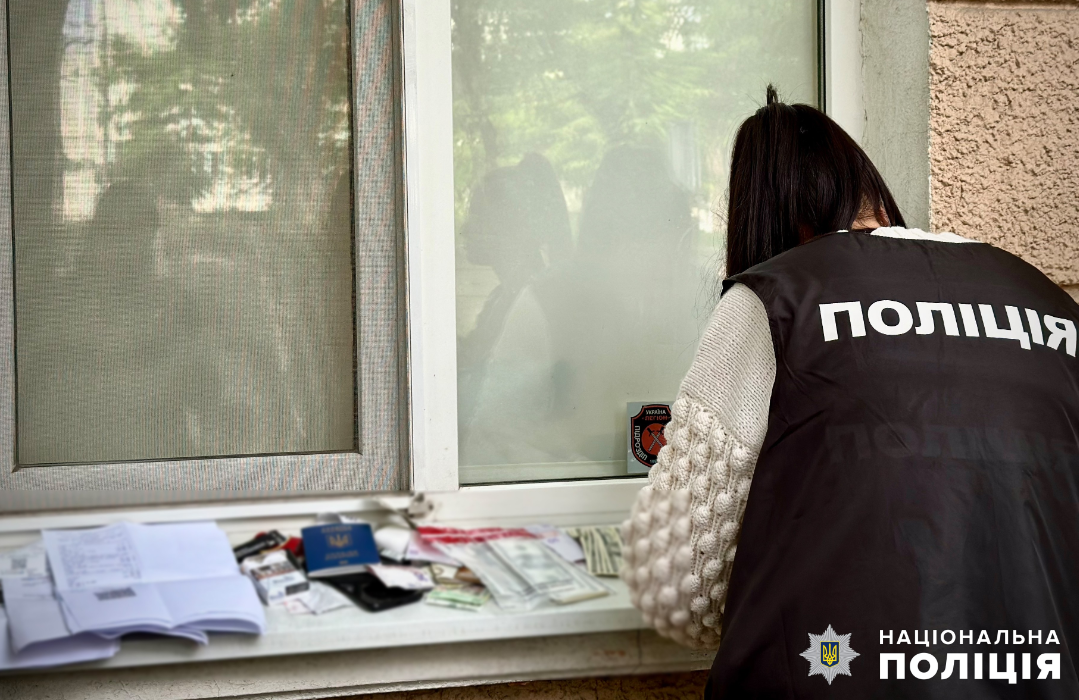 У одеситки вилучили чорнові записи та фейкові документи