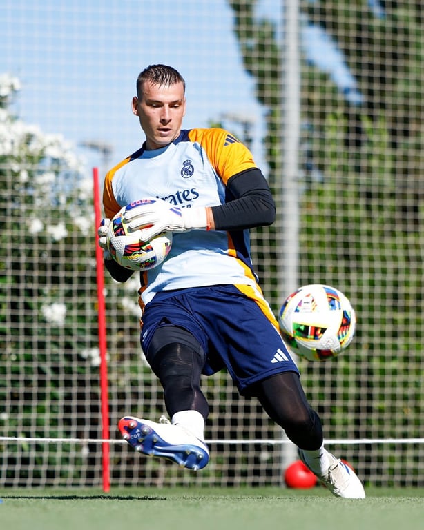 Андрей Лунин на тренировке Реала