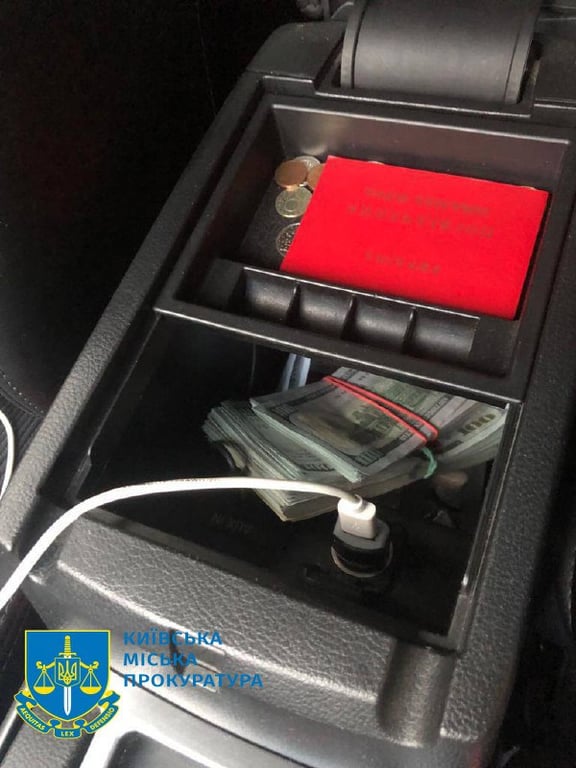  Вилучені кошти. Фото: Київська міська прокуратура