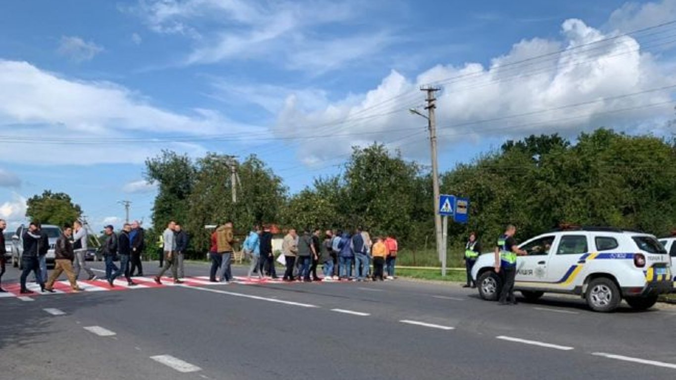 Пиар во время войны: в Черноморске депутат организовал митинг из-за отключения