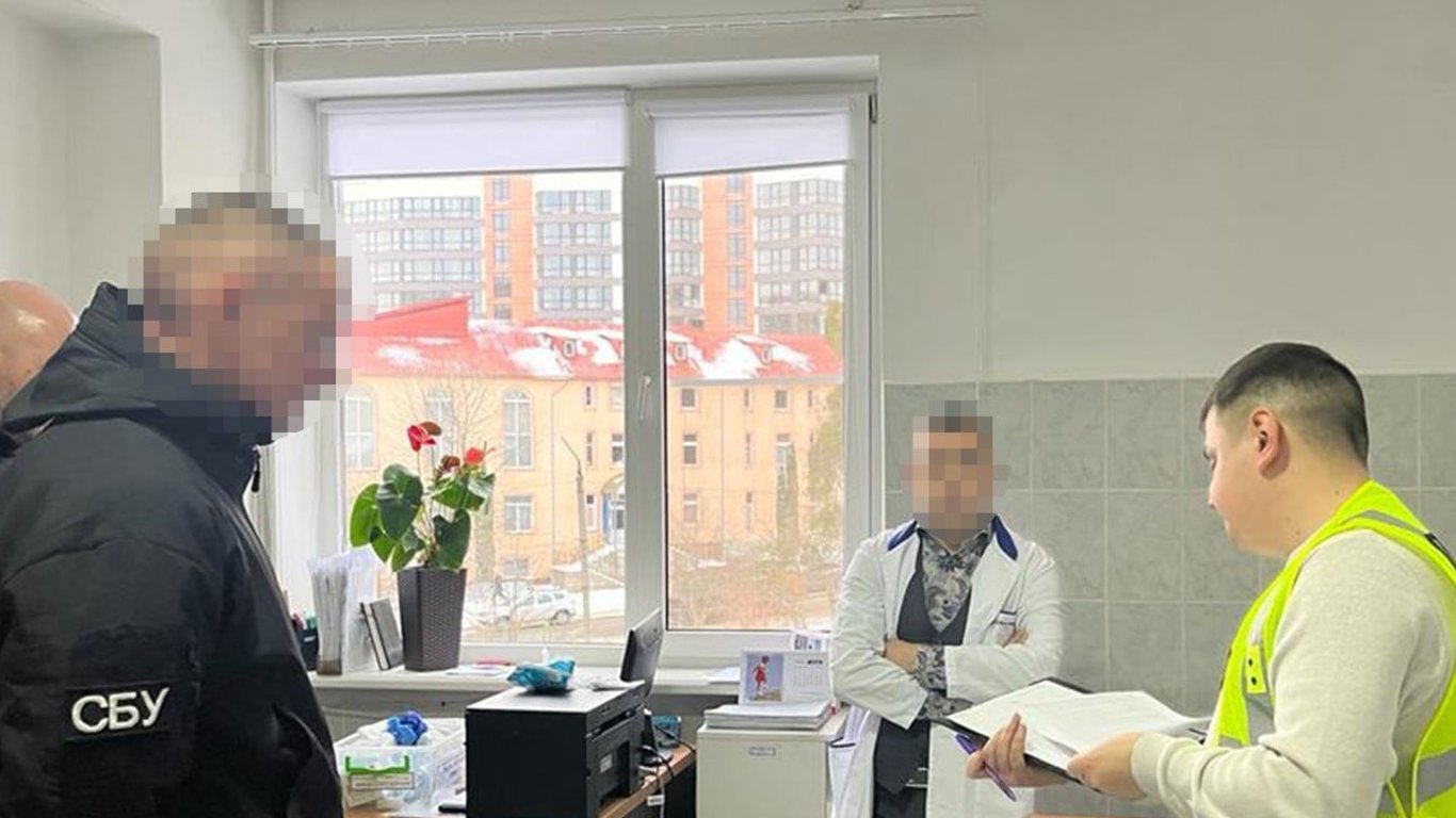 Підробляли медичні довідки — СБУ викрила схему для ухилянтів на Буковині