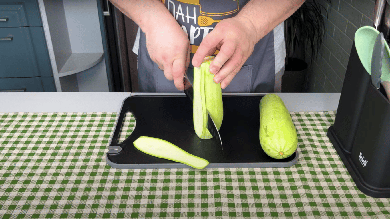 лазанья з кабачків із м’ясом та соусом бешамель