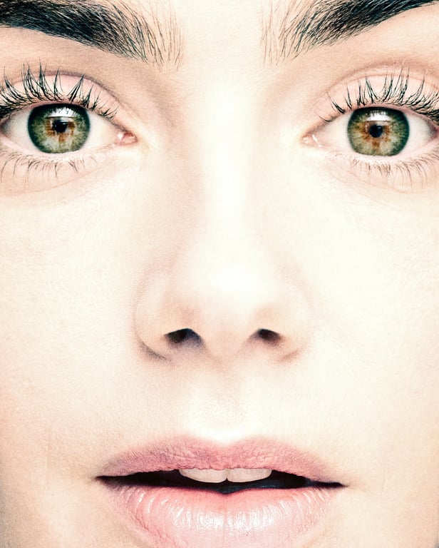 Лілі Коллінз у гламурному журналі. Фото: instagram/lilyjcollins