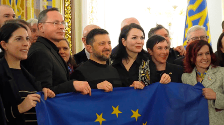 Зеленський обговорив з європарламентарями допомогу Україні - 290x160