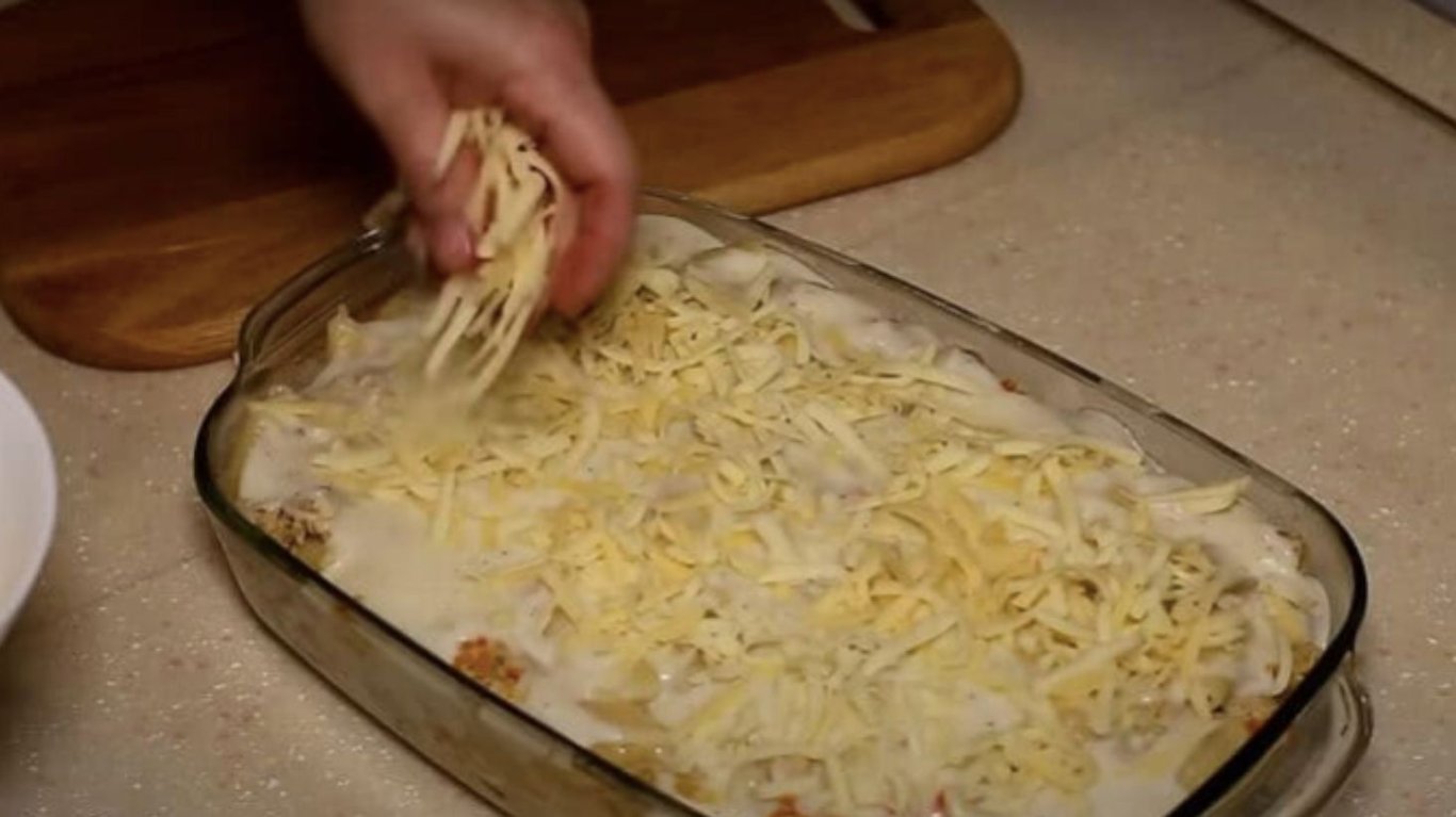 проста запіканка з макаронами та фаршем