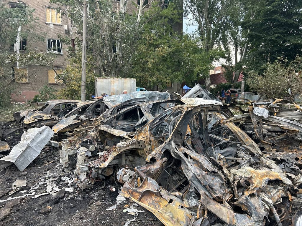 Запорожье и Днепропетровщина под ударом РФ: есть погибшие, раненые и пострадавшие спасатели - фото 1